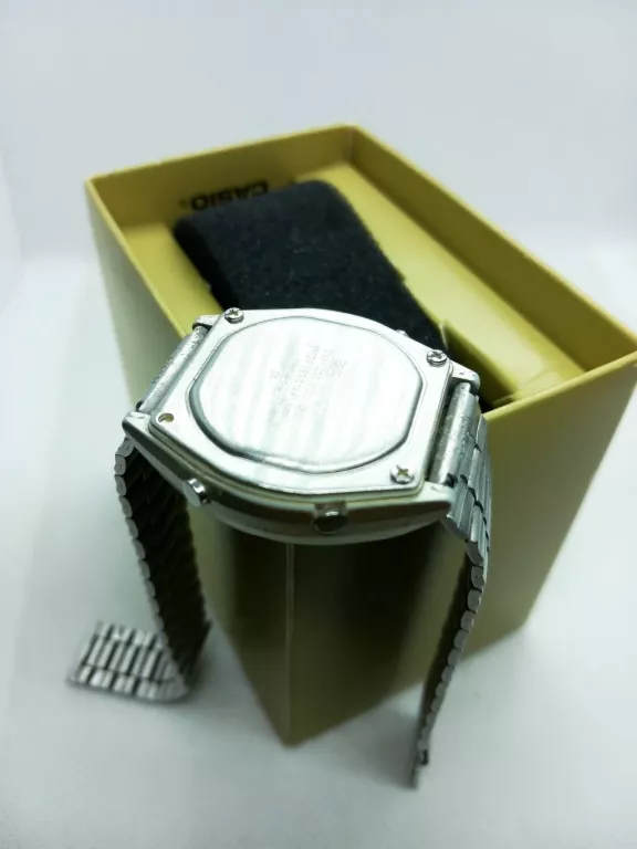 ZEGAREK ELEKTRONICZNY CASIO B640W RETRO