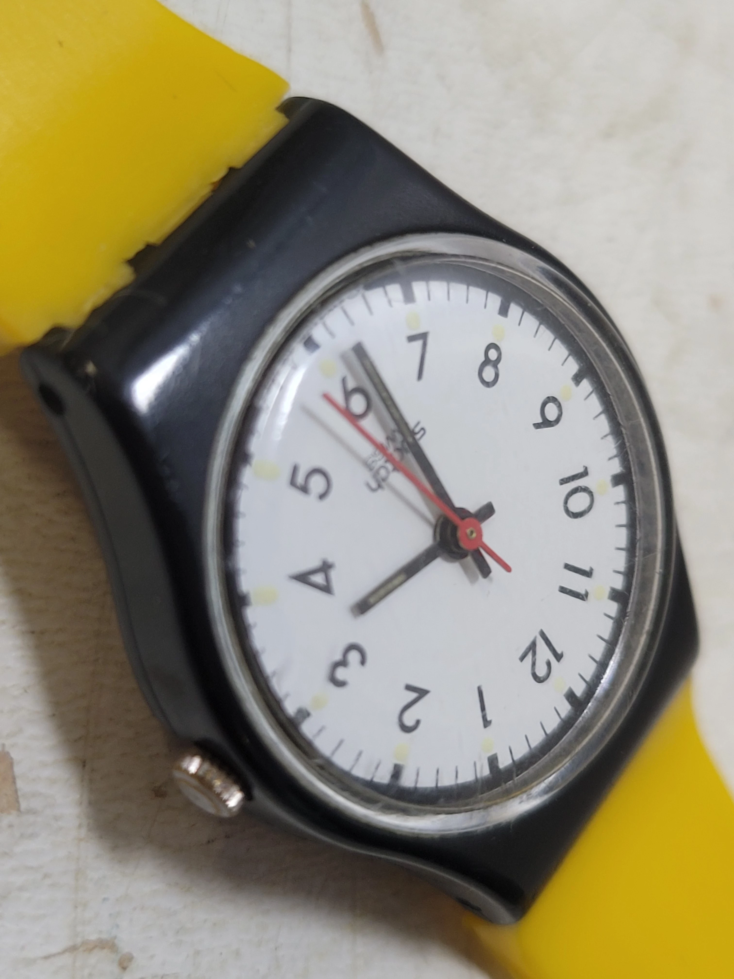 zegarek-swatch-s008-mechanizm-kwarcowy