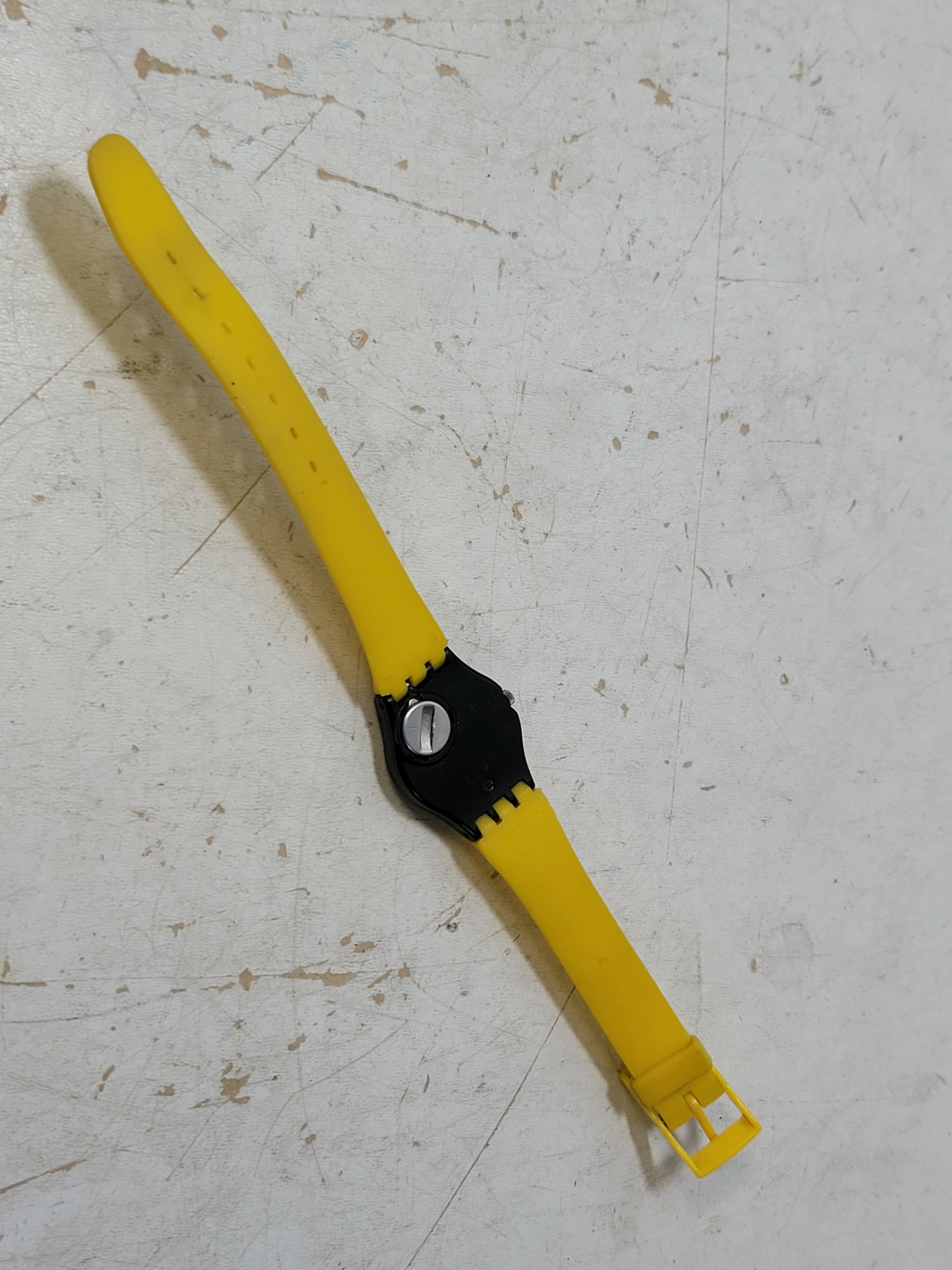 zegarek-swatch-s008-material-paska-silikon