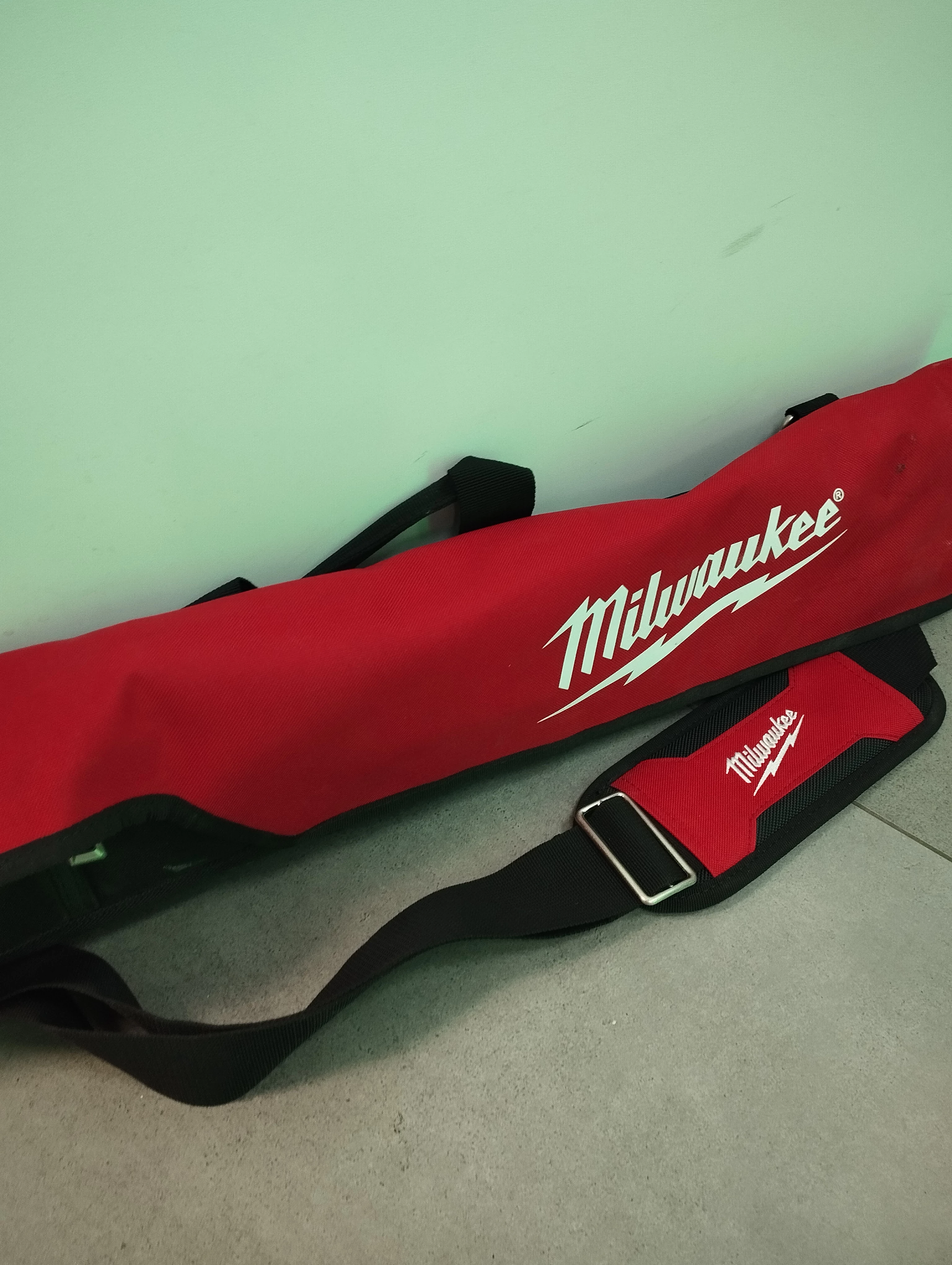 elektroniczna-poziomica-milwaukee-60-cm-super-okazja-stan-uzywany