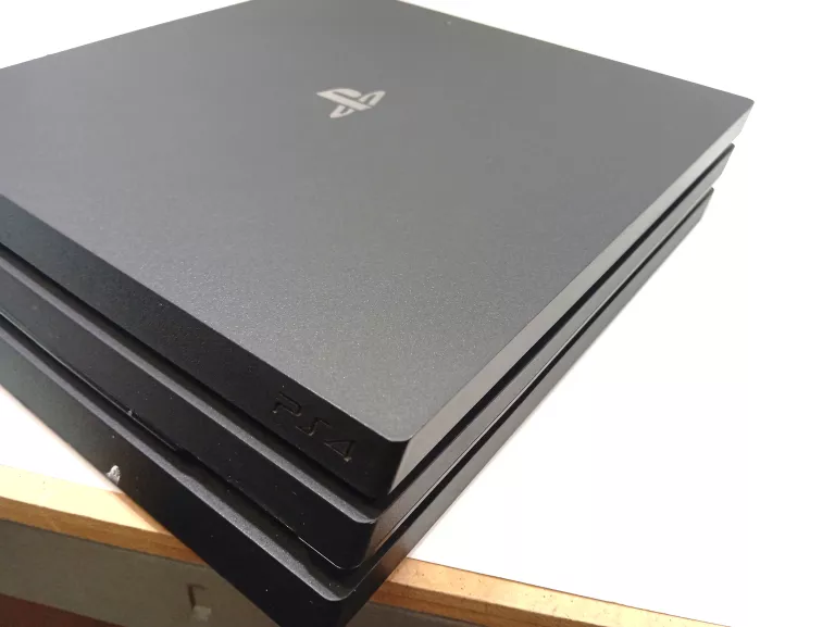 KONSOLA SONY PLAYSTATION 4 PRO 1 T CZARNY
