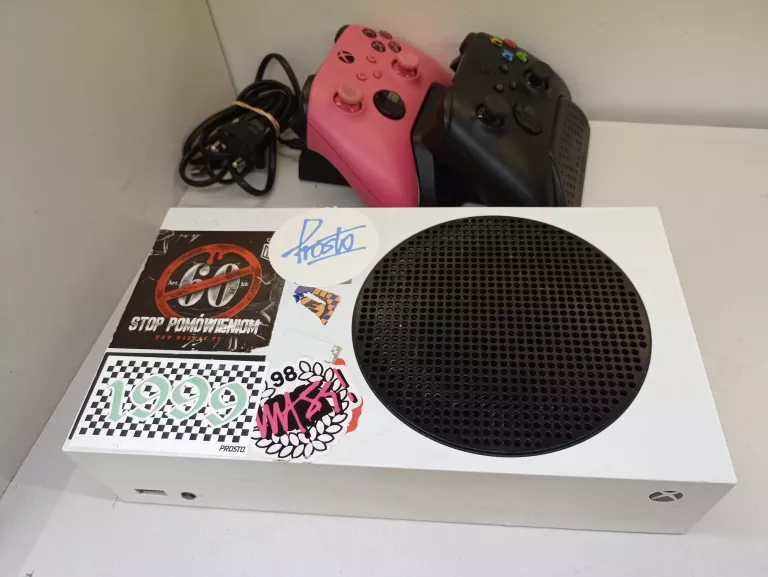 konsola-xbox-series-s-2x-pad-ladowarka-kod-producenta-rrs-00010