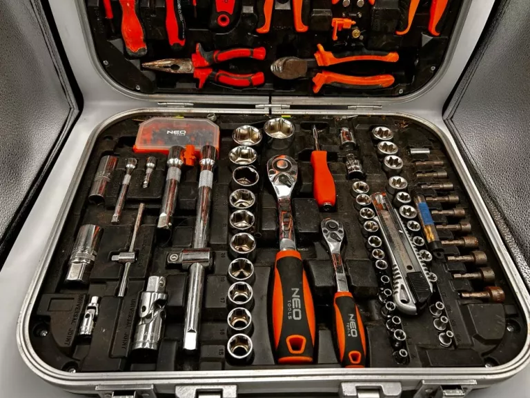 ZESTAW NARZĘDZI NEO TOOLS 108 EL. + WALIZKA