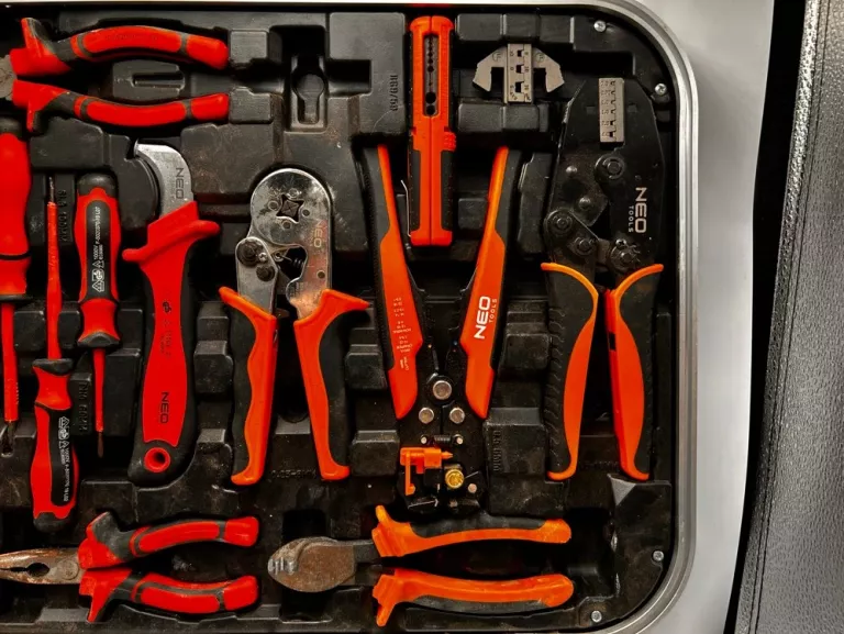 ZESTAW NARZĘDZI NEO TOOLS 108 EL. + WALIZKA