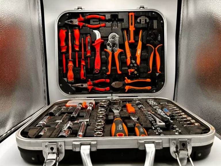 ZESTAW NARZĘDZI NEO TOOLS 108 EL. + WALIZKA