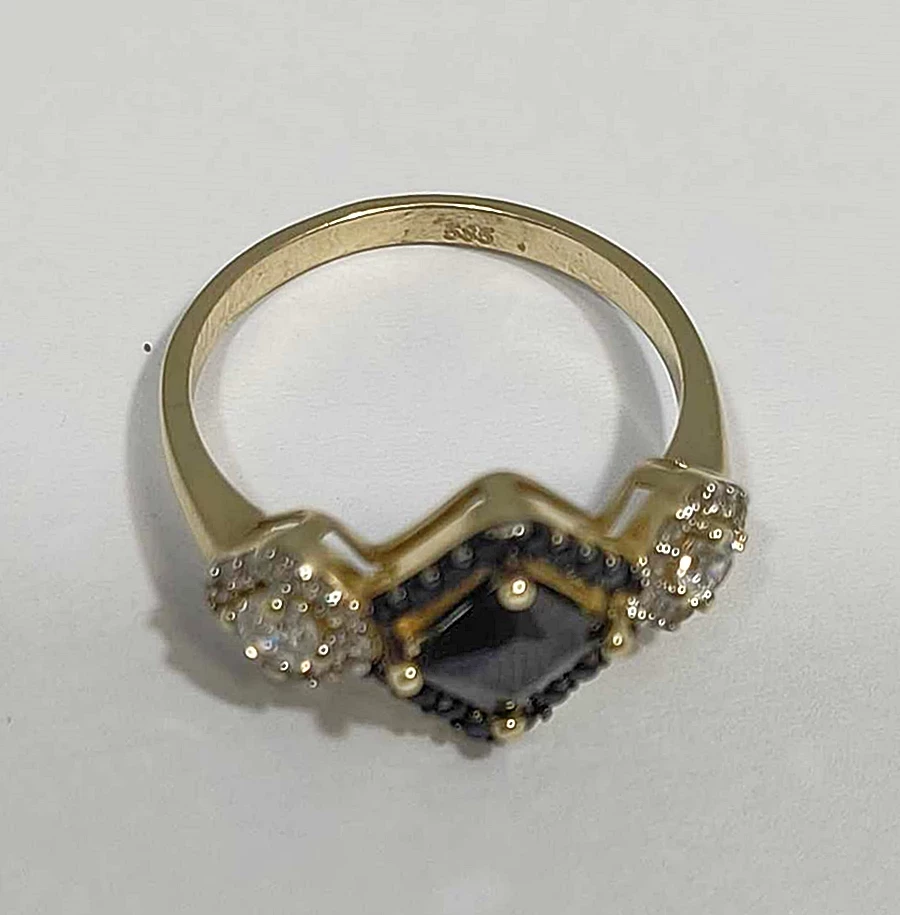 piekny-blyszczacy-pierscionek-z-czarnymi-oczkiem-585-marka-248811-958954