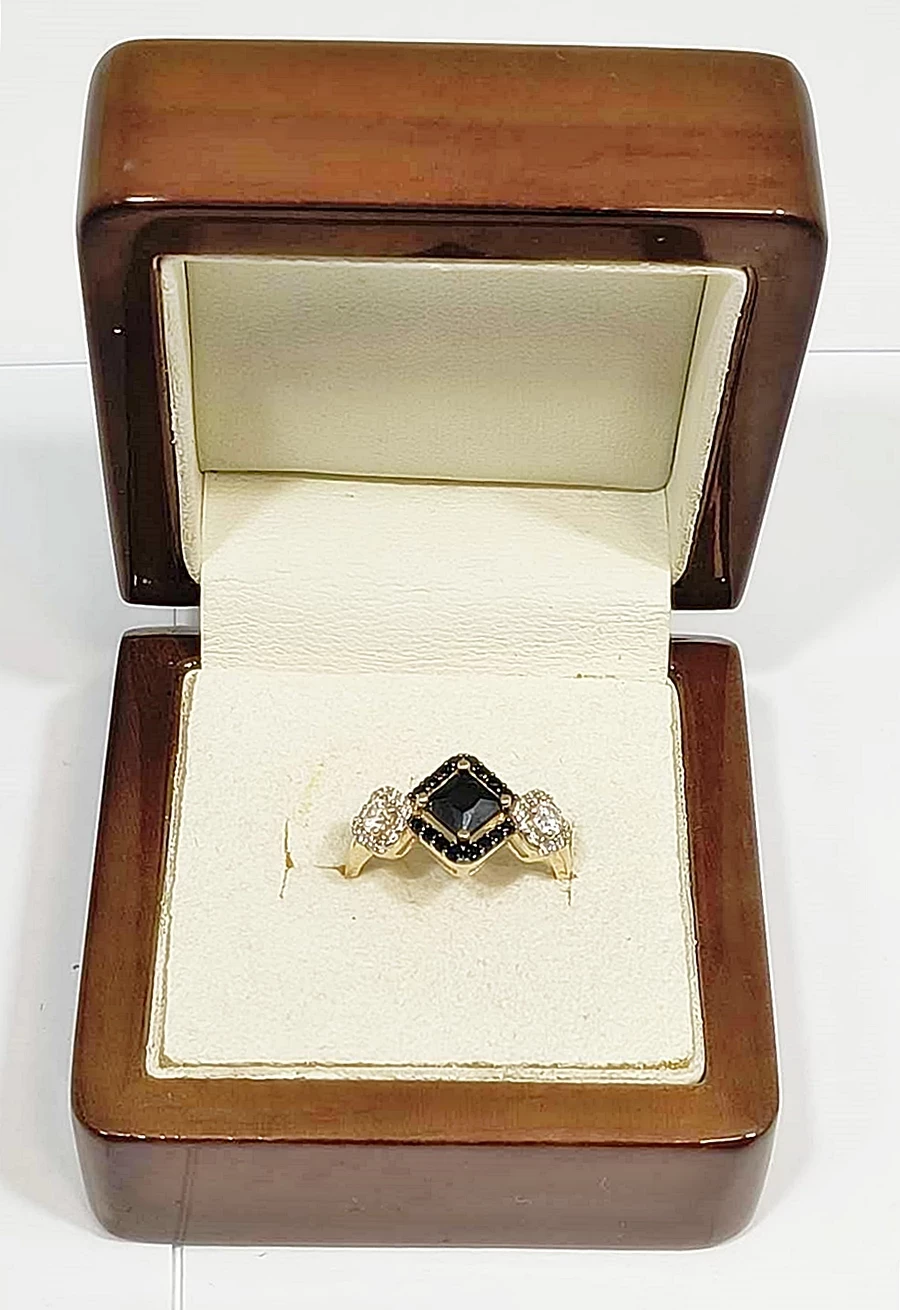 piekny-pierscionek-z-czarnymi-oczkami-585-kolor-249512-1647429