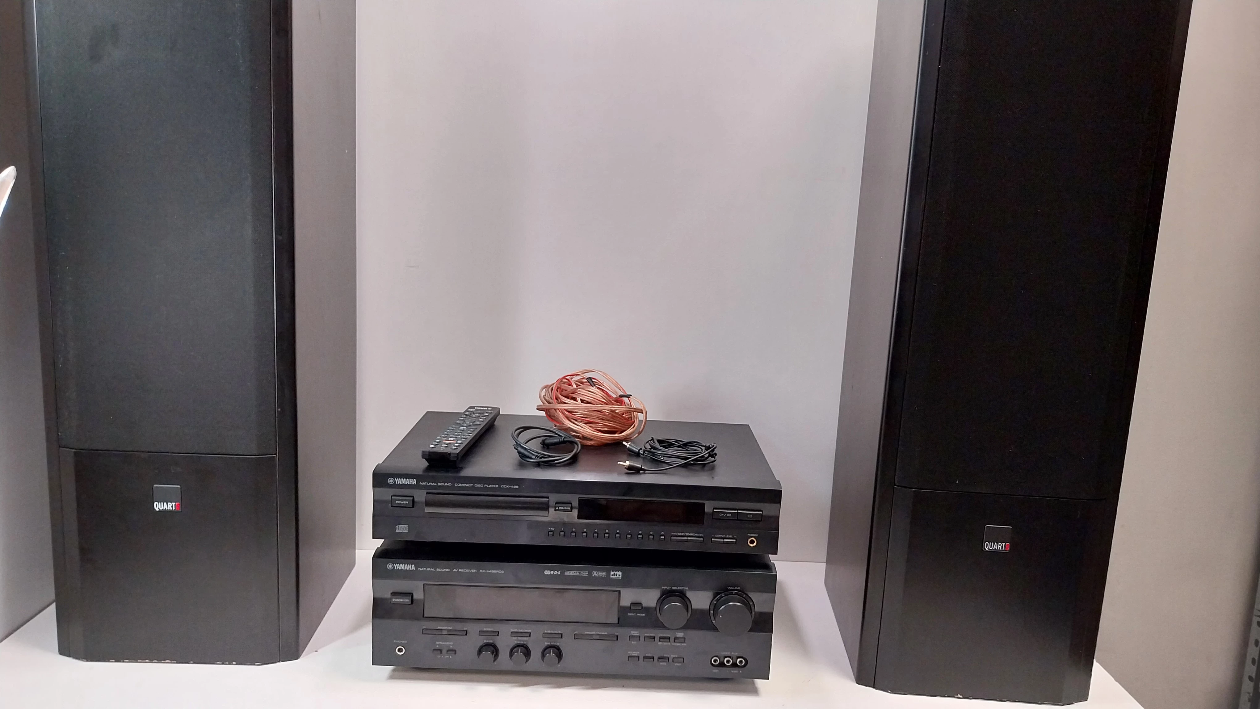 kino-domowe-yamaha-amplituner-2-glosniki-marka-yamaha