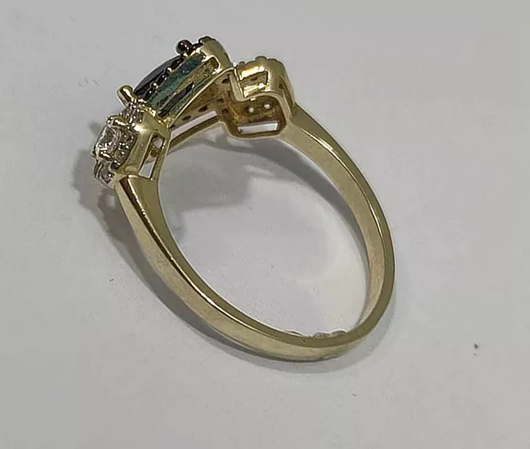 PIĘKNY BŁYSZCZĄCY PIERŚCIONEK Z CZARNYMI OCZKIEM 585