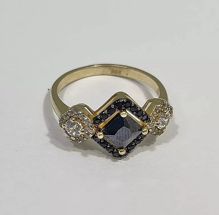 PIĘKNY BŁYSZCZĄCY PIERŚCIONEK Z CZARNYMI OCZKIEM 585