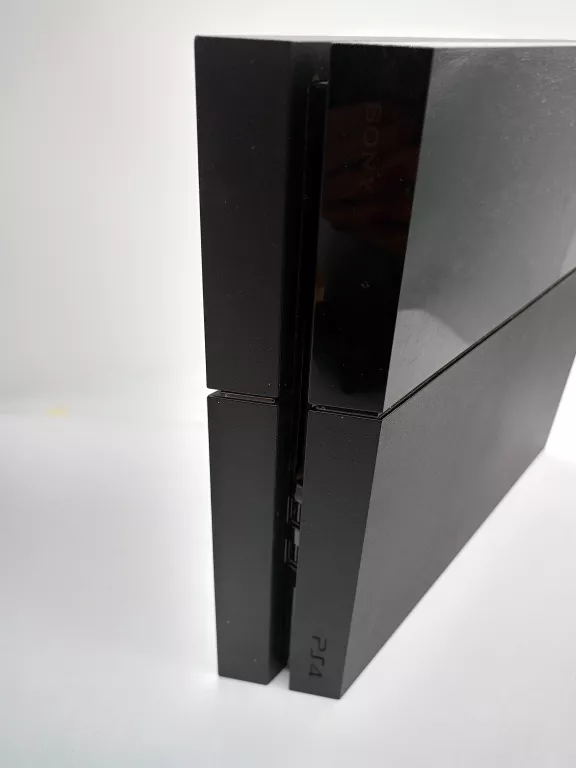 KONSOLA PS4 CUH-1116A +DWA PADY +OKABLOWANIE +STACJA ŁADUJĄCA GŁOŚNA!!!