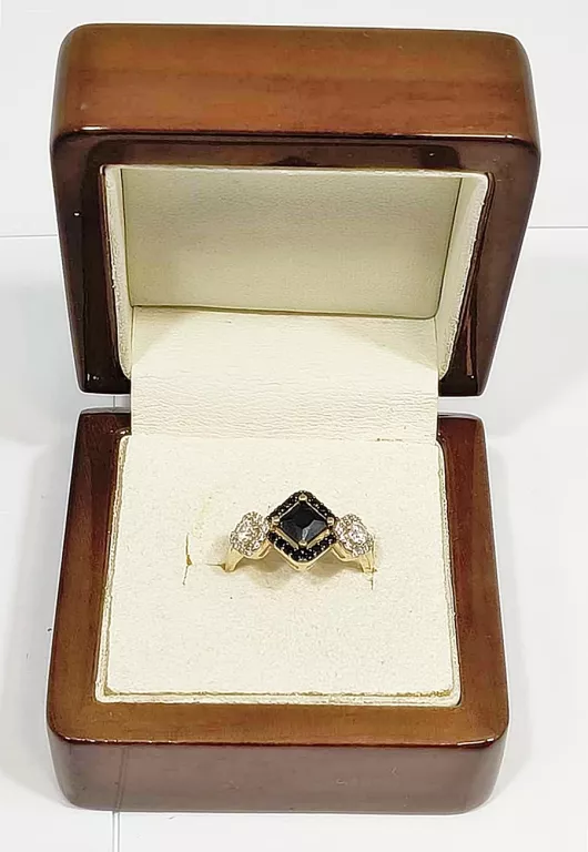 piekny-pierscionek-z-czarnymi-oczkami-585-kolor-249512-1647429