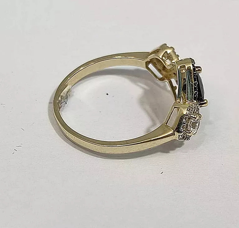 piekny-blyszczacy-pierscionek-z-czarnymi-oczkiem-585-plec-15851-1