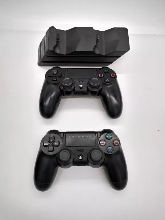 KONSOLA PS4 CUH-1116A +DWA PADY +OKABLOWANIE +STACJA ŁADUJĄCA GŁOŚNA!!!