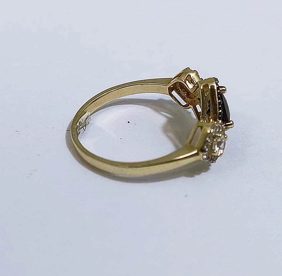 piekny-pierscionek-z-czarnymi-oczkami-585-proba-zlota-206646-228242