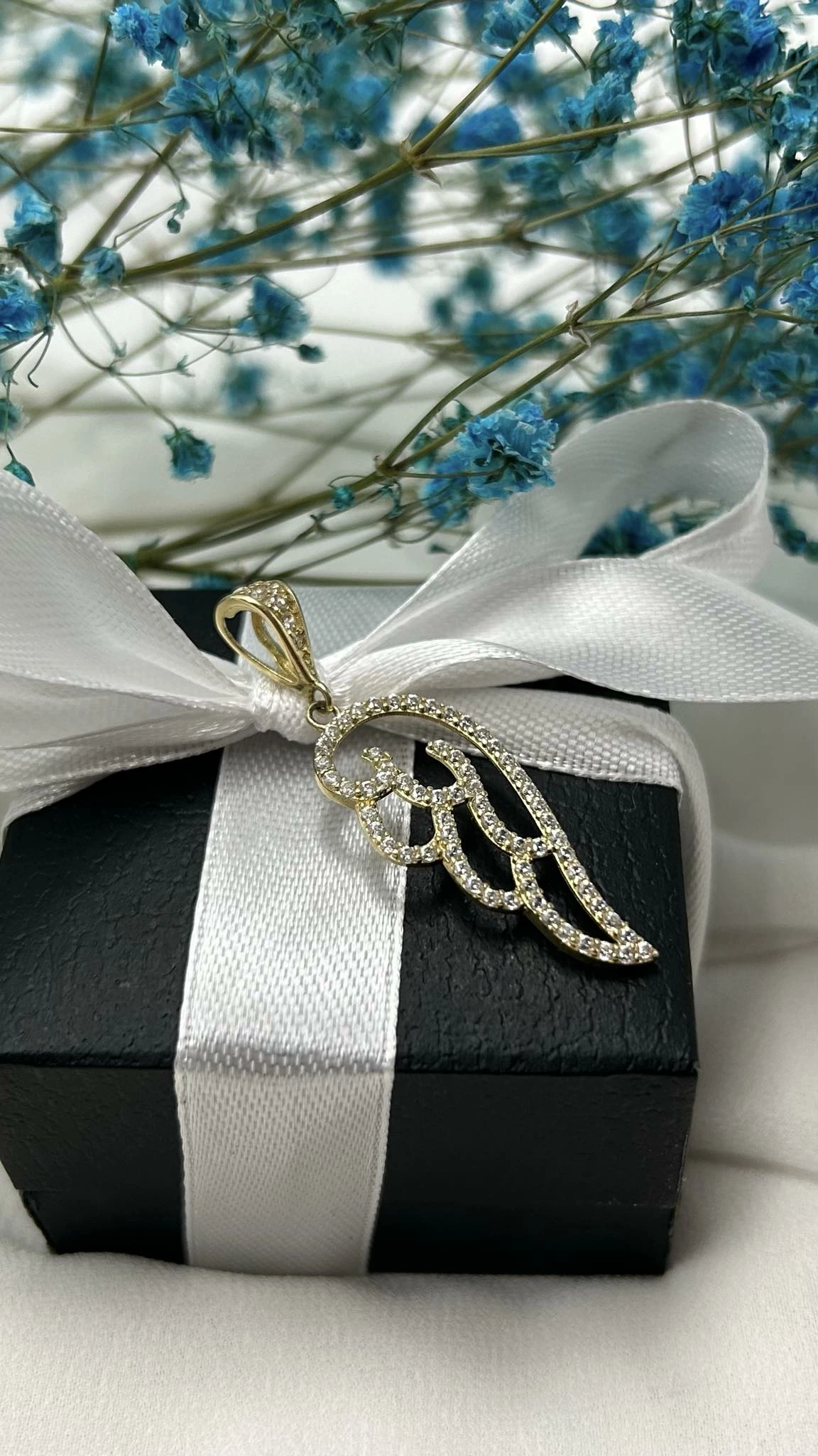 sliczna-zlota-zawieszka-skrzydlo-z-cyrkoniami-187585-stan-11323-238058