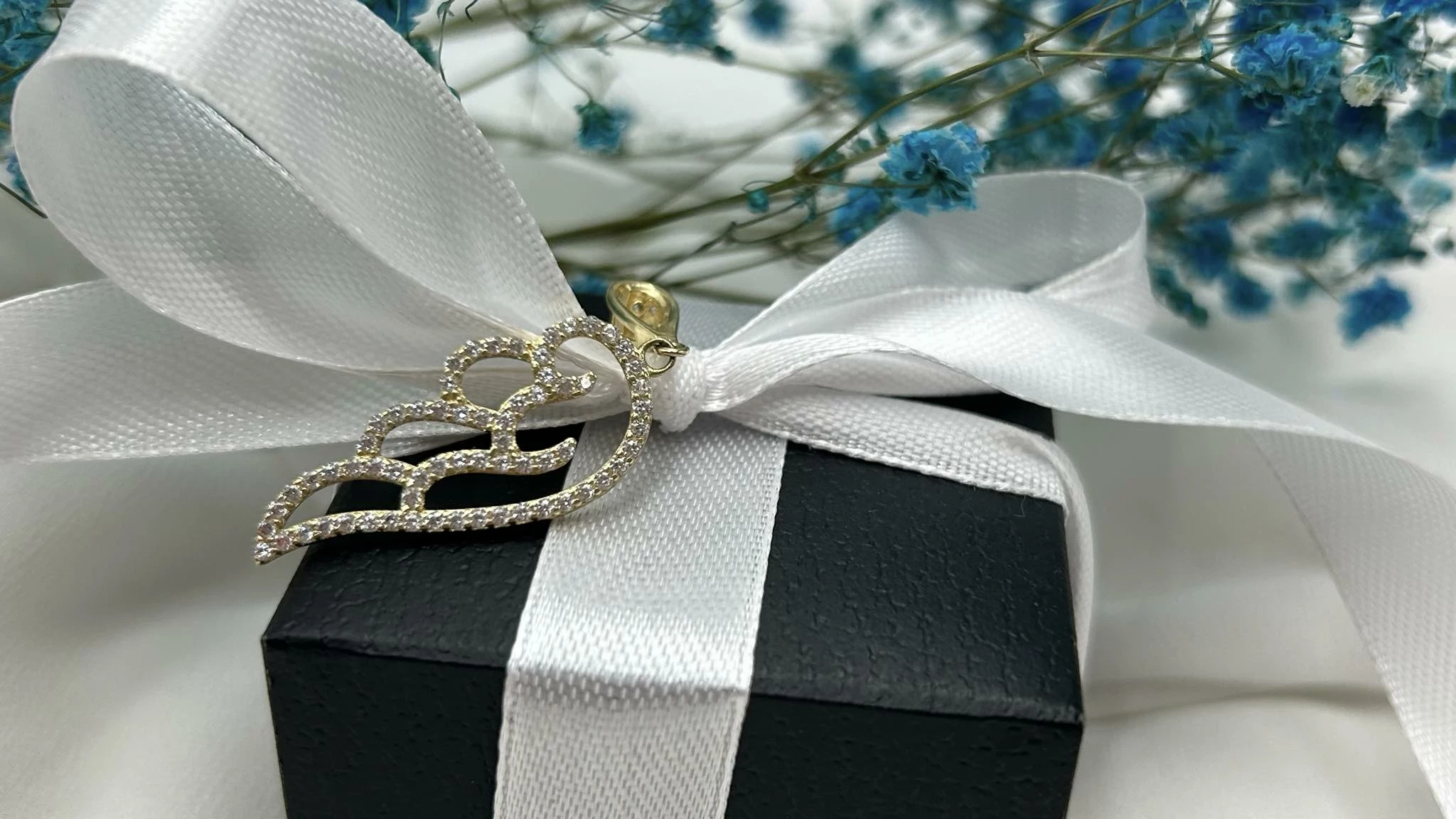 sliczna-zlota-zawieszka-skrzydlo-z-cyrkoniami-187585-grunwaldzka-52-gdansk