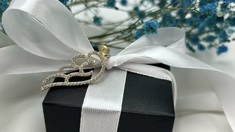 sliczna-zlota-zawieszka-skrzydlo-z-cyrkoniami-187585-grunwaldzka-52-gdansk