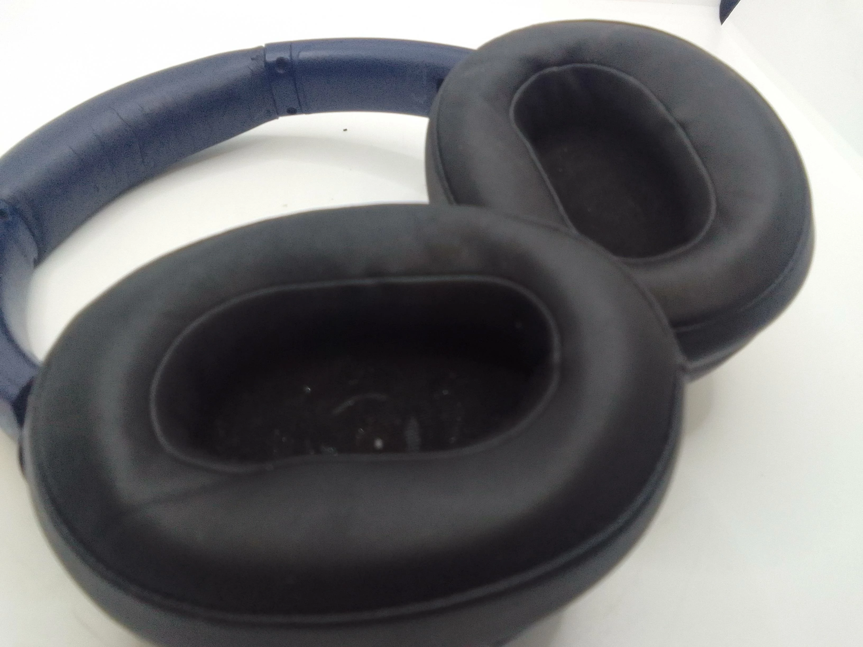 sluchawki-sony-wh-xb900n-niebieskie-kolor-dominujacy-czarny