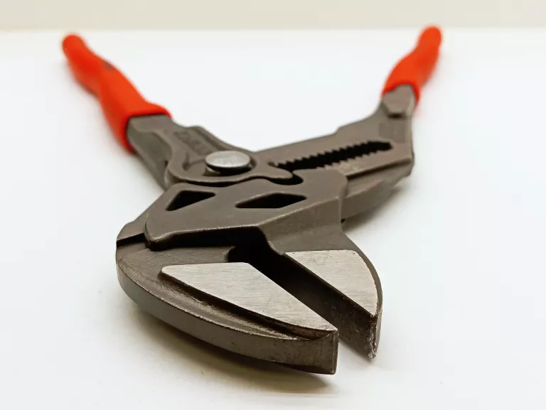 SZCZYPCE Z KLUCZEM KNIPEX 52MM 86 01 250