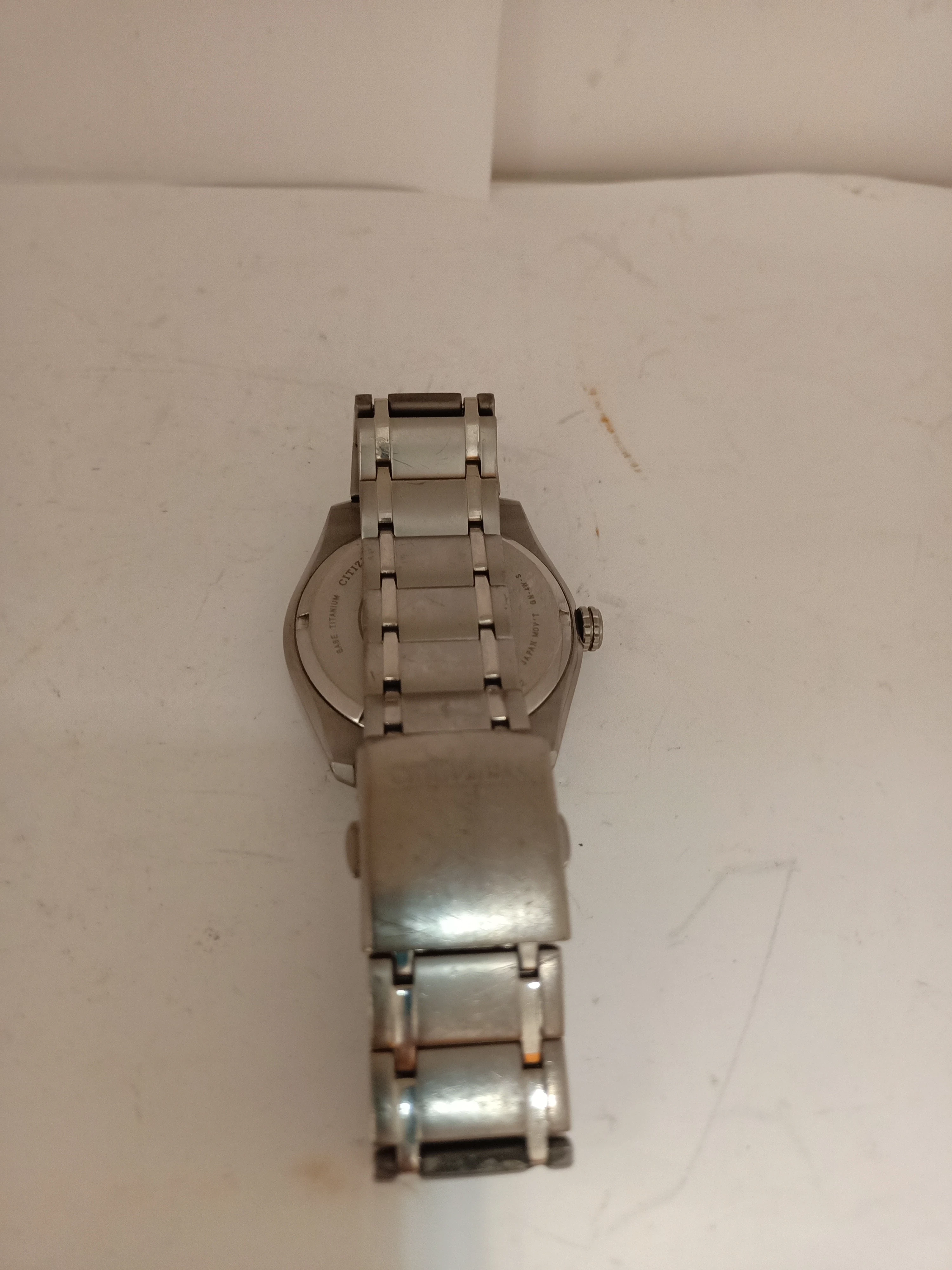 zegarek-citizen-j810-r013955-ksztalt-koperty-okragla