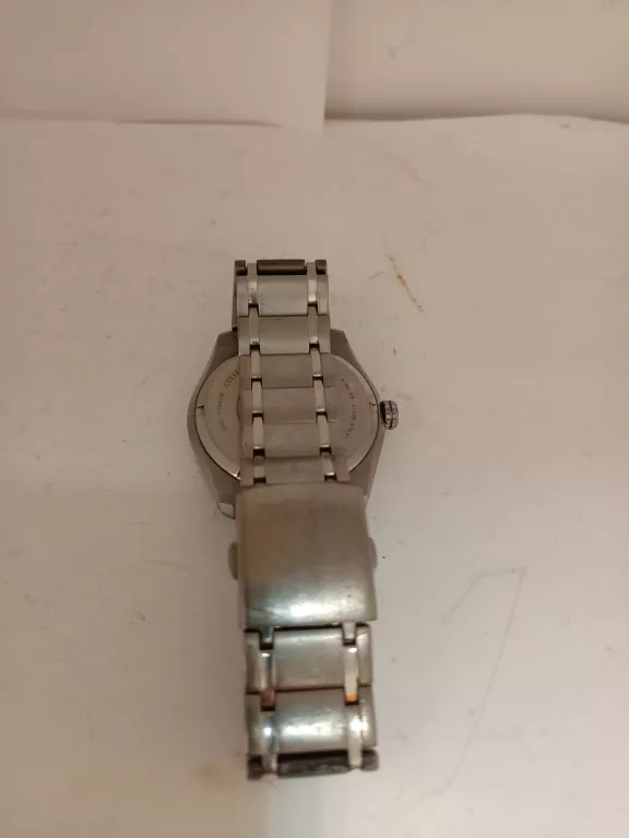 zegarek-citizen-j810-r013955-ksztalt-koperty-okragla