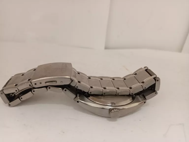 zegarek-citizen-j810-r013955-funkcje-datownik