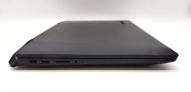 LAPTOP LENOVO IDEAPAD Y700 RAM 16GB,1TB SSD, I7 6700 X8