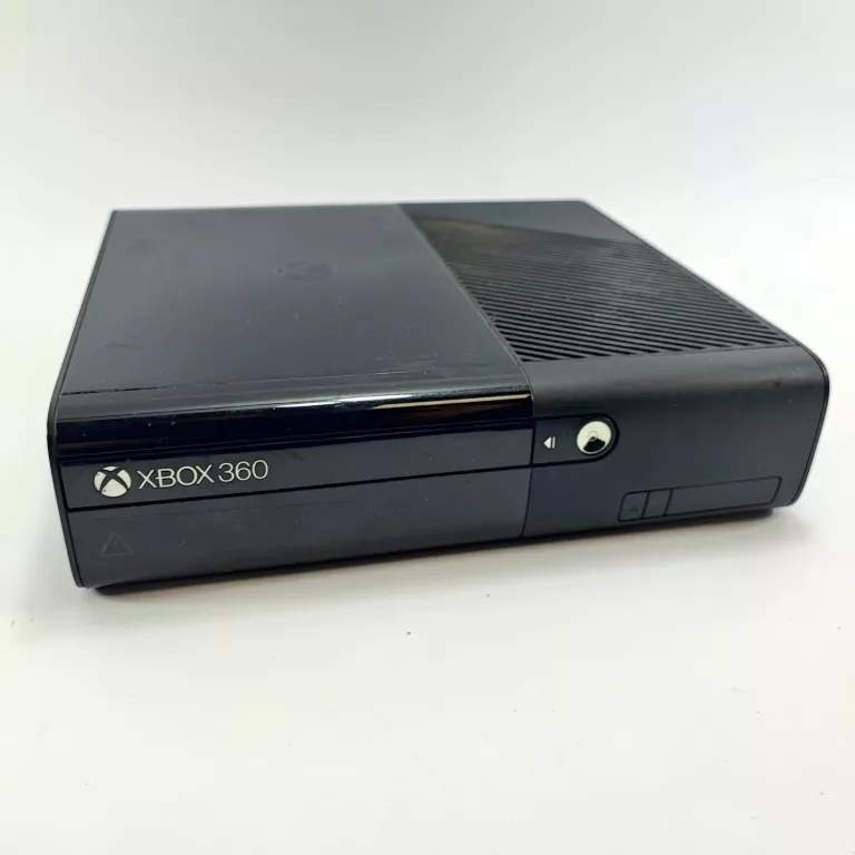 KONSOLA MICROSOFT XBOX 360 E 500 GB CZARNY 4 GRY