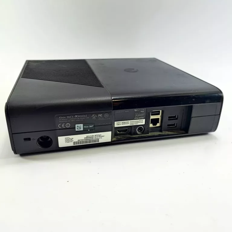 KONSOLA MICROSOFT XBOX 360 E 500 GB CZARNY 4 GRY