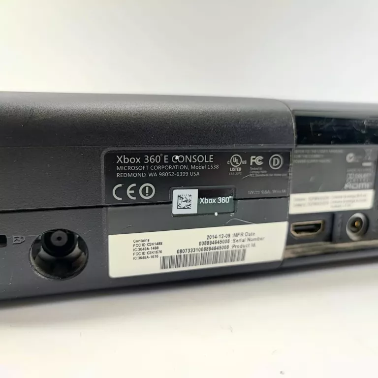 KONSOLA MICROSOFT XBOX 360 E 500 GB CZARNY 4 GRY