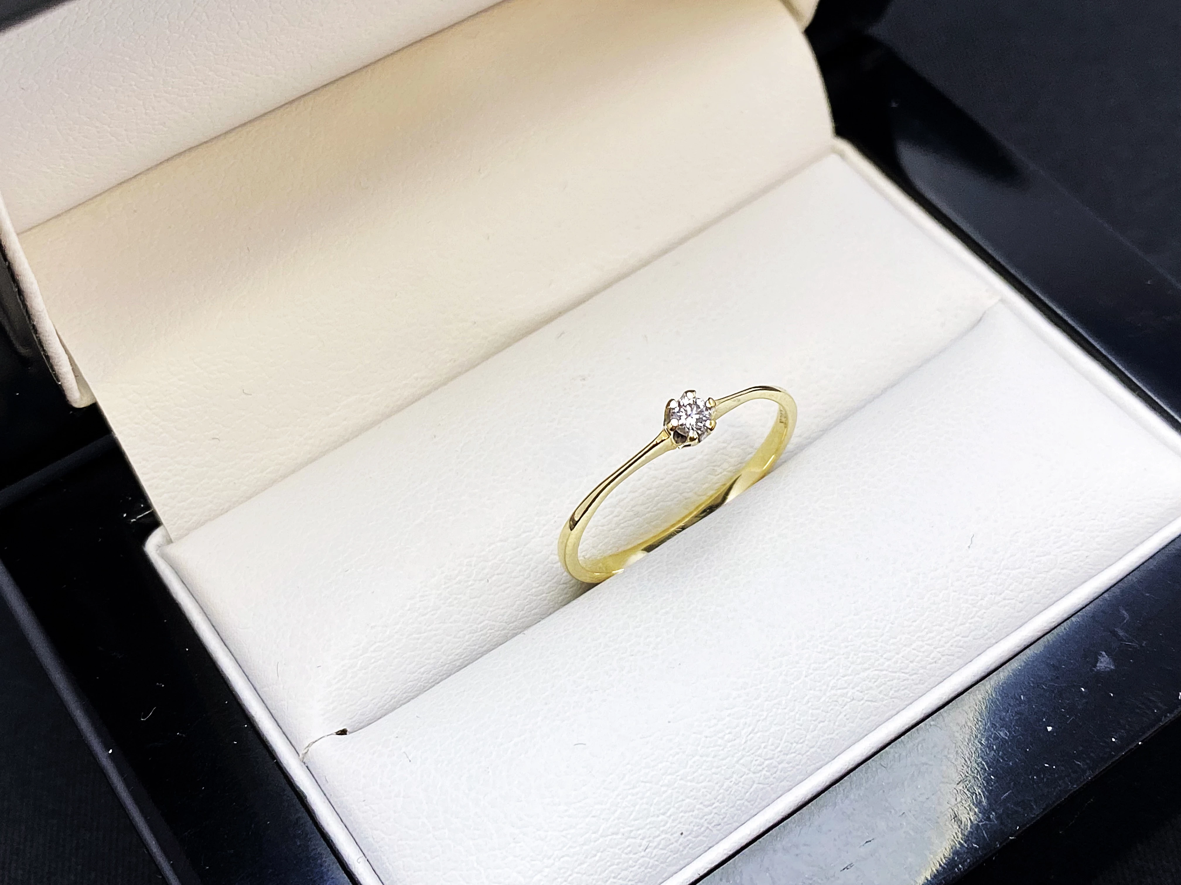 zloty-pierscionek-585-100g-brylant-stan-11323-2