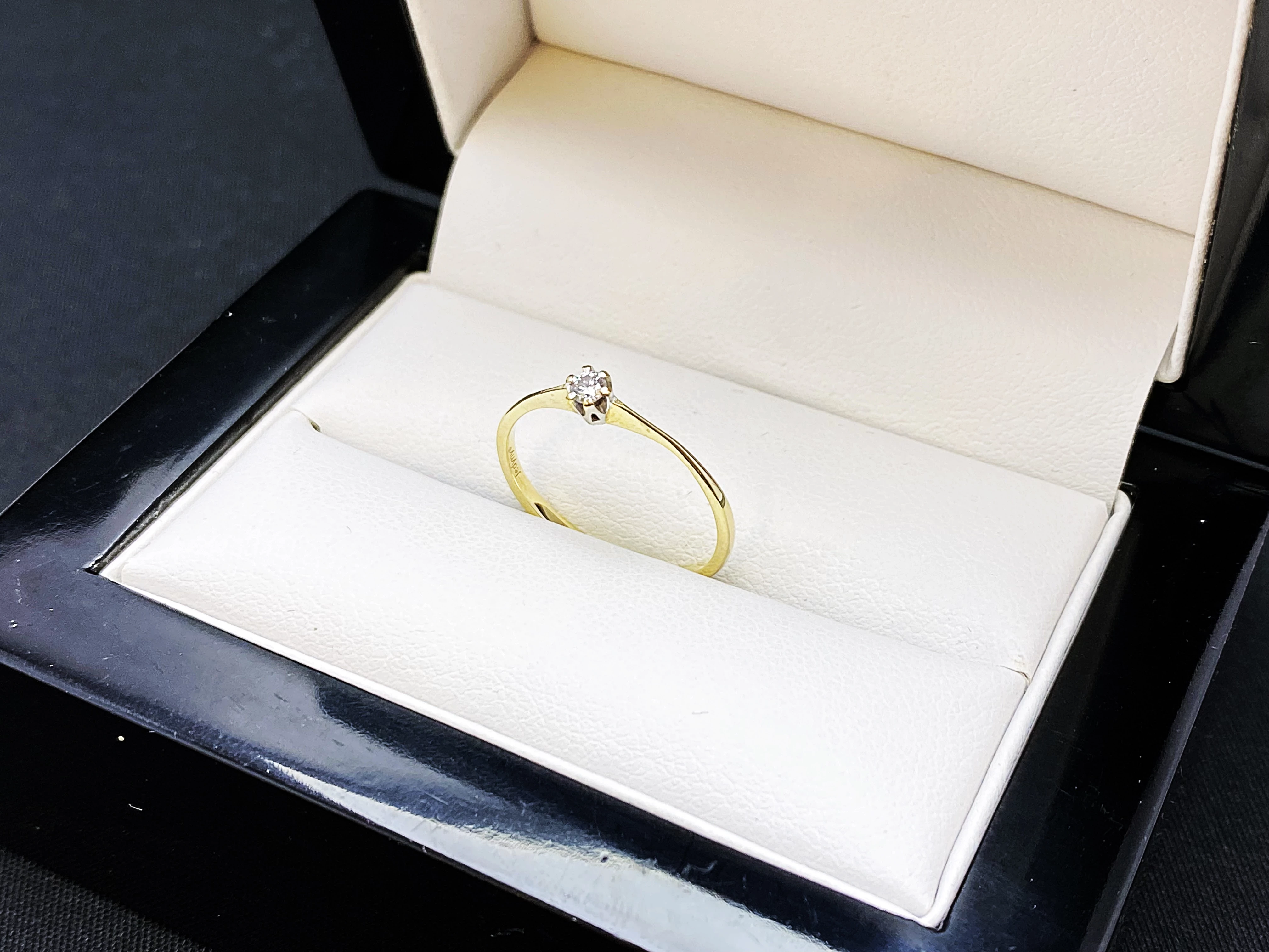 zloty-pierscionek-585-100g-brylant-ean-gtin-035987411143