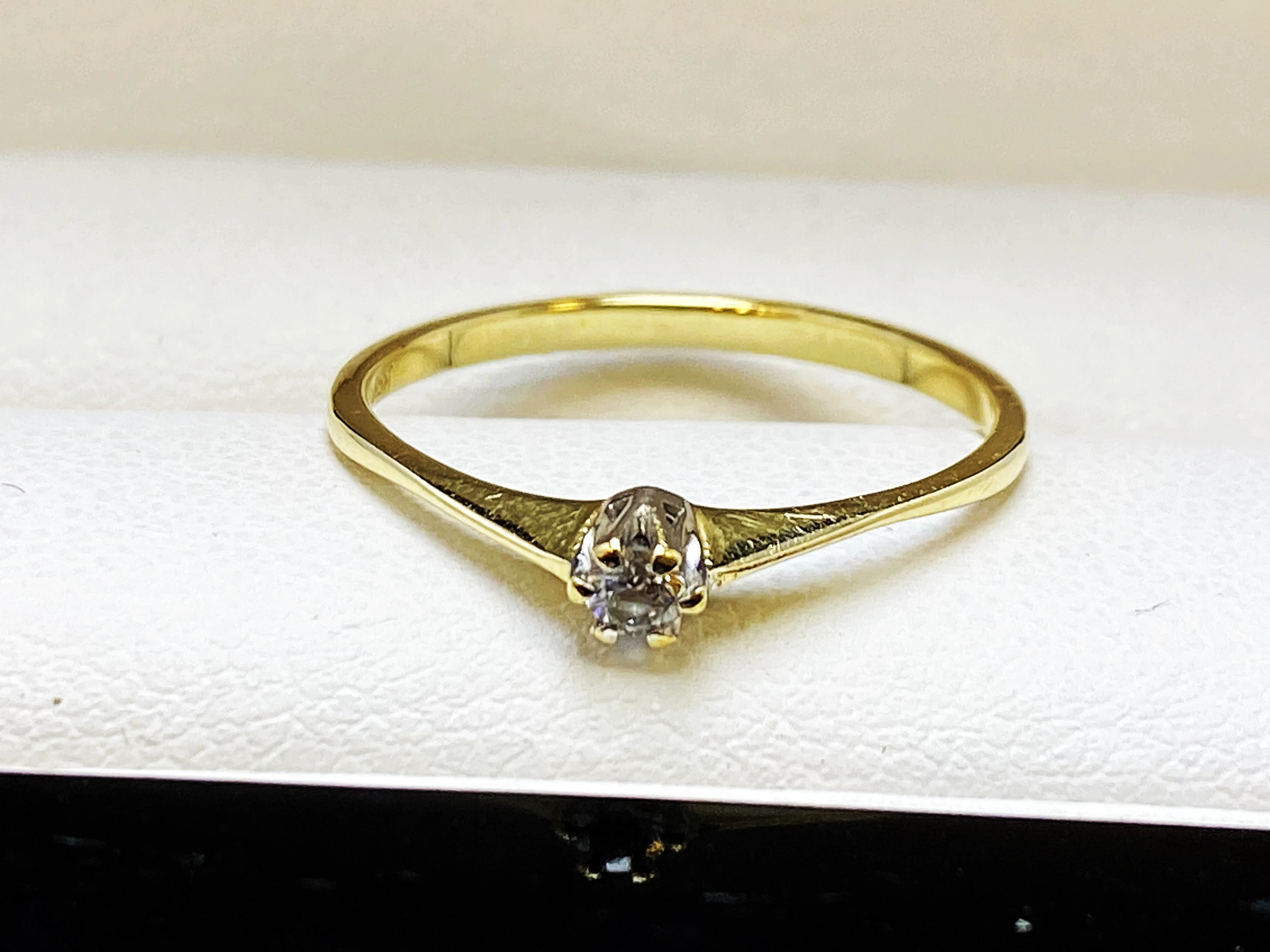 zloty-pierscionek-585-100g-brylant-material-15835-2