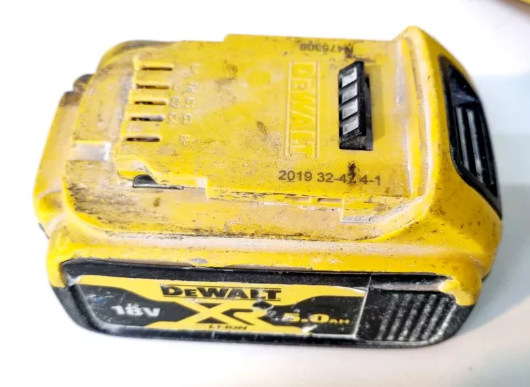 SZLIFIERKA KĄTOWA DEWALT DCG405 18V AKU 5.0AH+ 2AH Z ŁADOWARKĄ