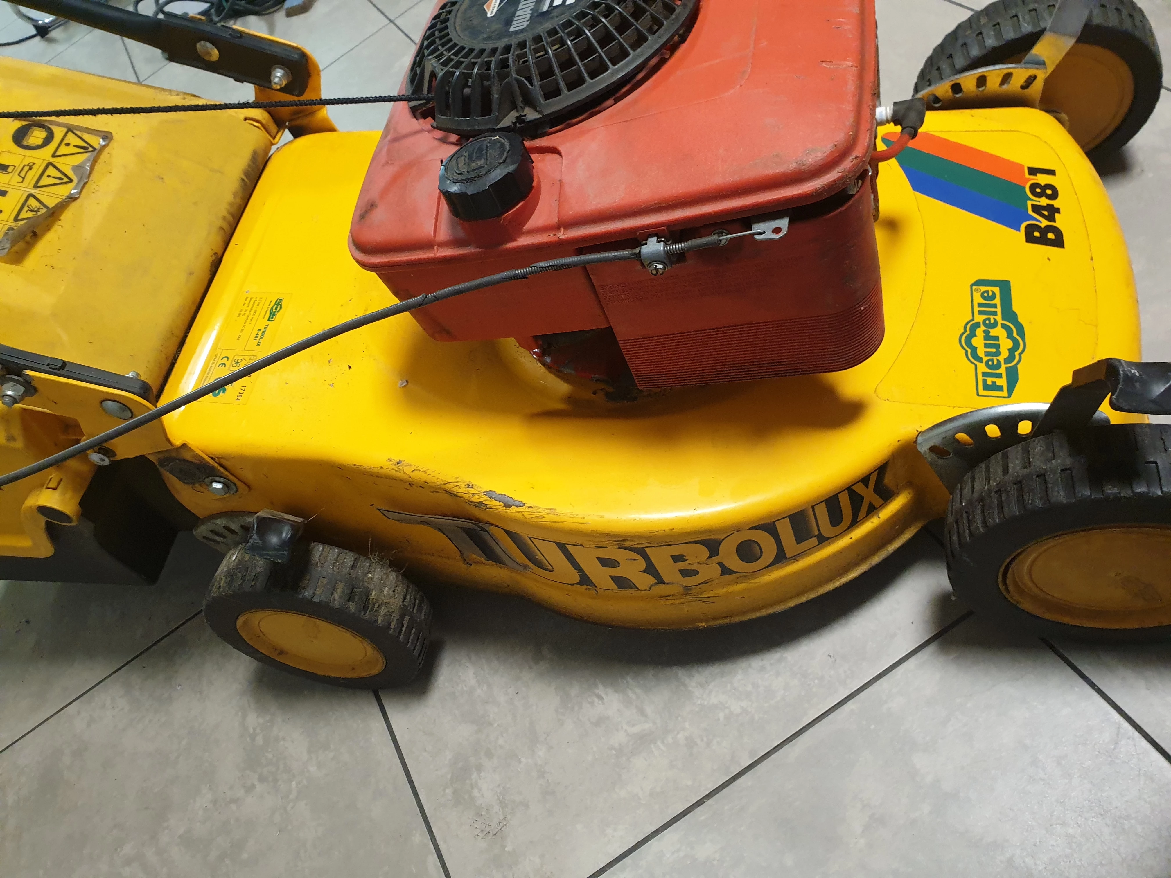 kosiarka-spalinowa-fleurelleb481-moc-45km-pojemnosc-silnika-45