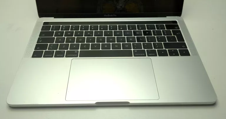 LAPTOP APPLE MACBOOK PRO A1706 13,3" I5 8 GB / 256 GB CYKL BAT. 803