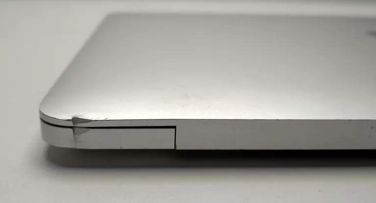 LAPTOP APPLE MACBOOK PRO A1706 13,3" I5 8 GB / 256 GB CYKL BAT. 803