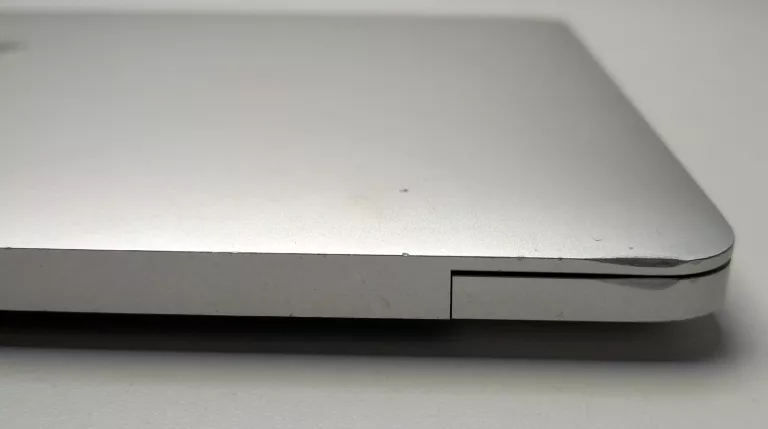 LAPTOP APPLE MACBOOK PRO A1706 13,3" I5 8 GB / 256 GB CYKL BAT. 803