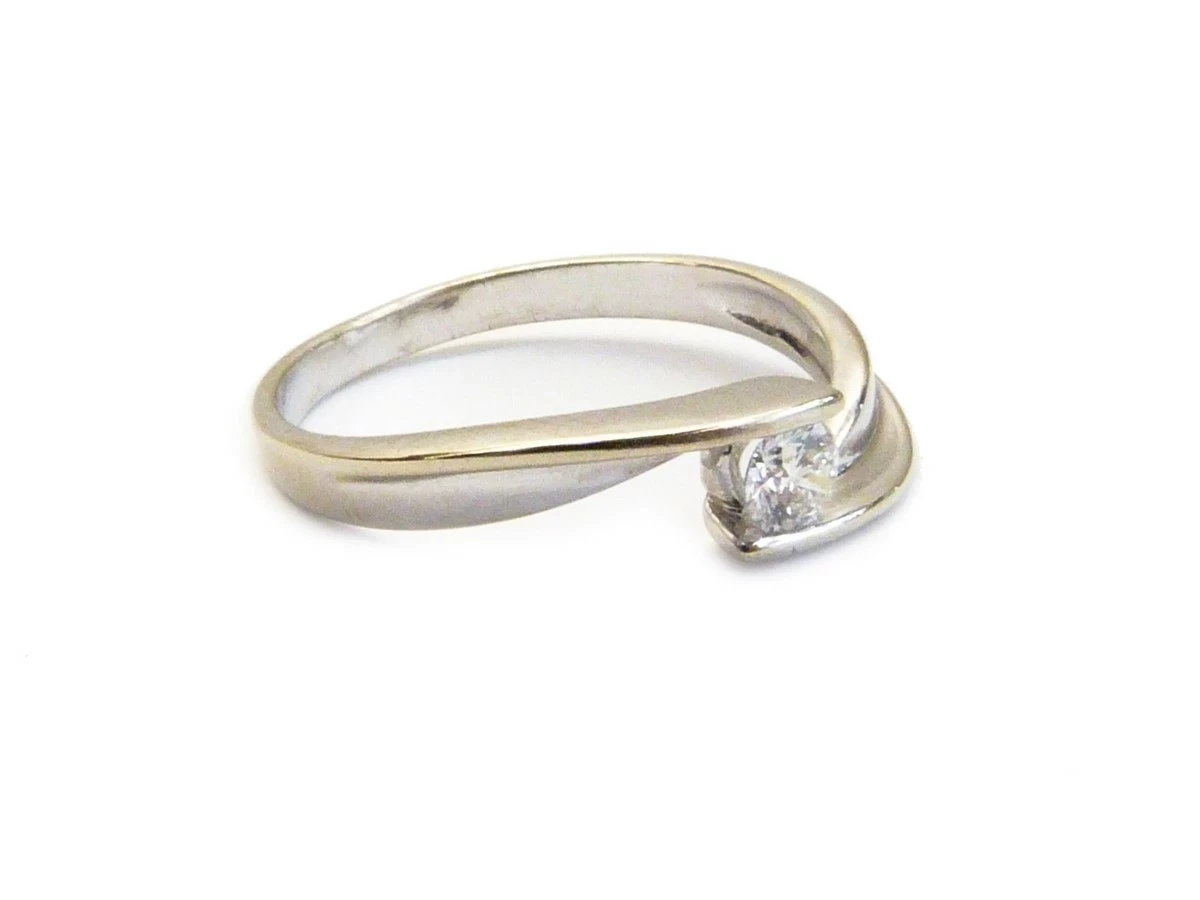 zloty-pierscionek-585-biale-zloto-brylant-016ct-r14-dabka-136-elblag