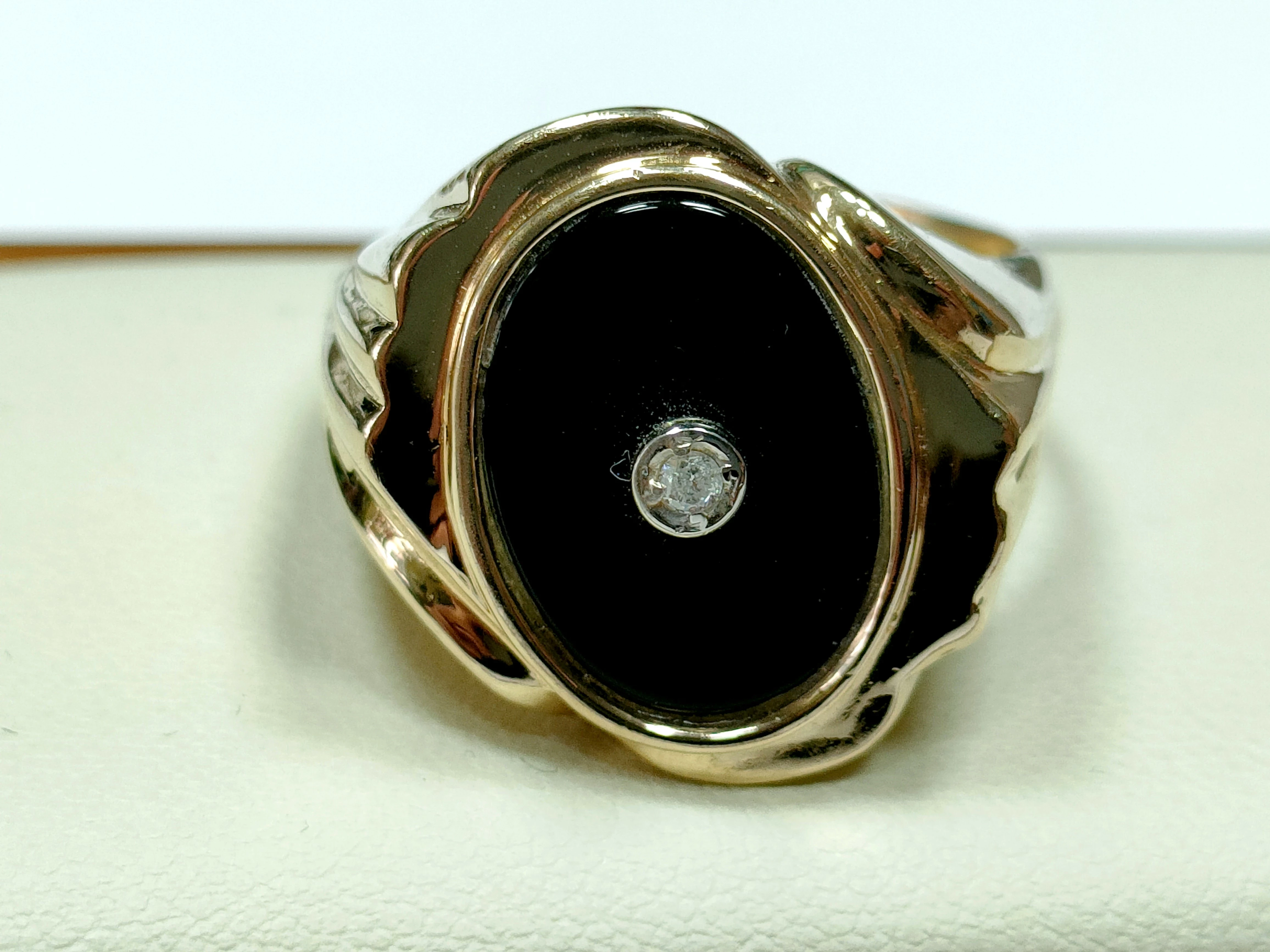 zloty-sygnet-z-onyxem-i-brylantem-1086-585-r27-rozmiarsrednica-wew-mm-372-27
