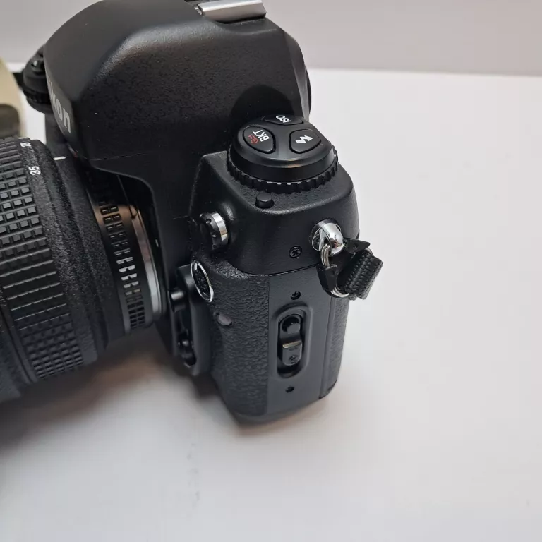 APARAT NIKON F100 *OBIEKTYW*