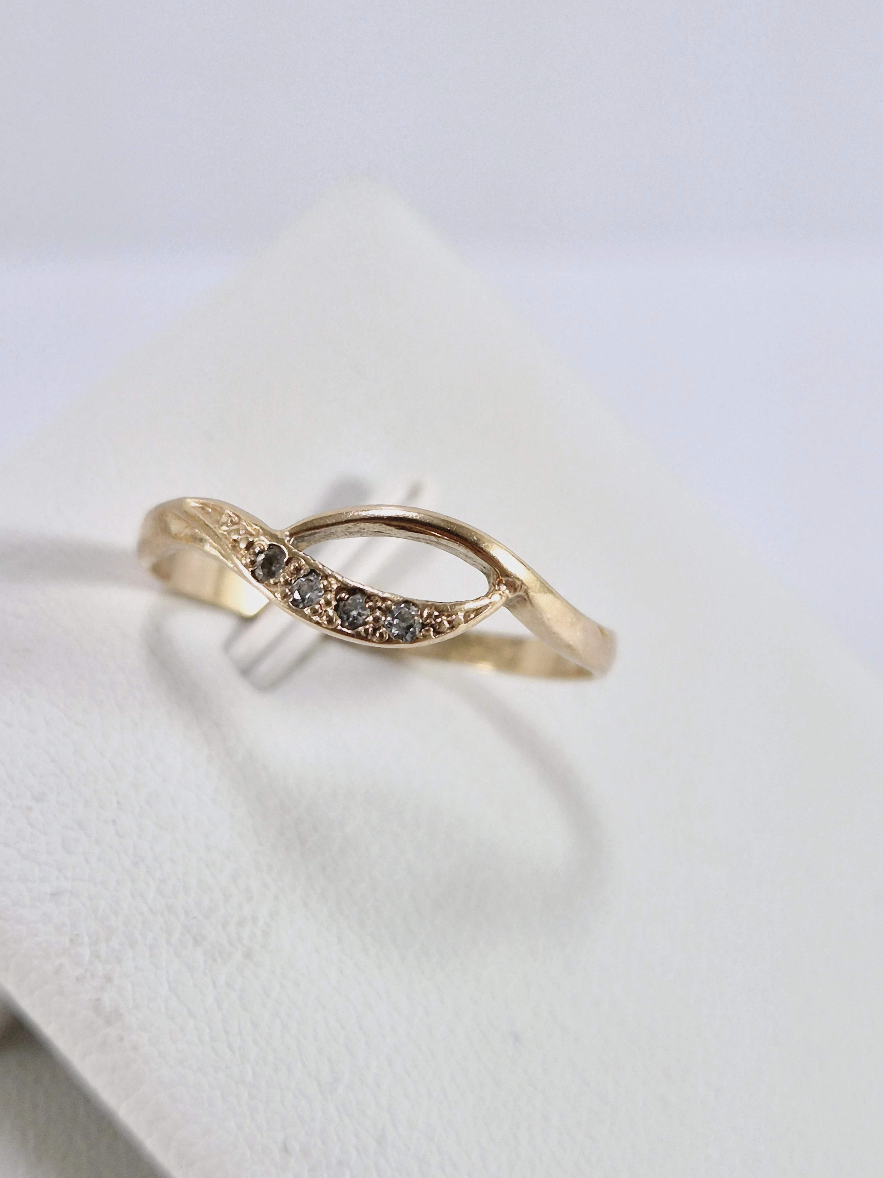 zloty-pierscionek-585-waga-136g-rozmiar-18-rodzaj-2205-16