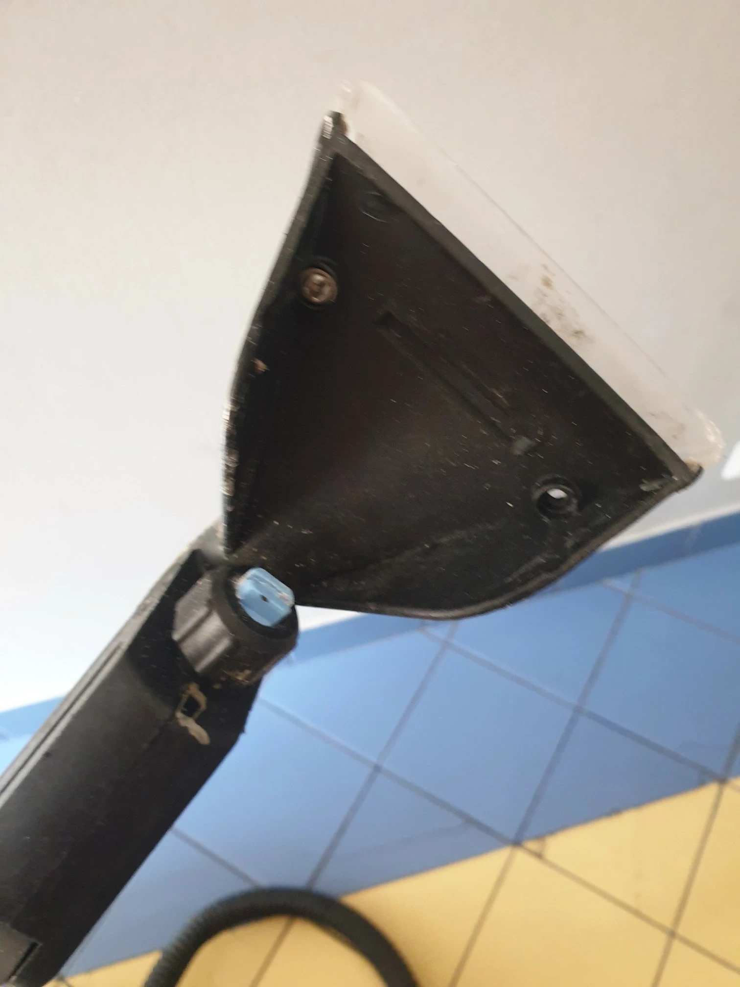 odkurzacz-pioracy-ekstrakcyjny-karcher-puzzi-81c-commercial-pojemnosc-zbiornika-na-brudna-wode-700