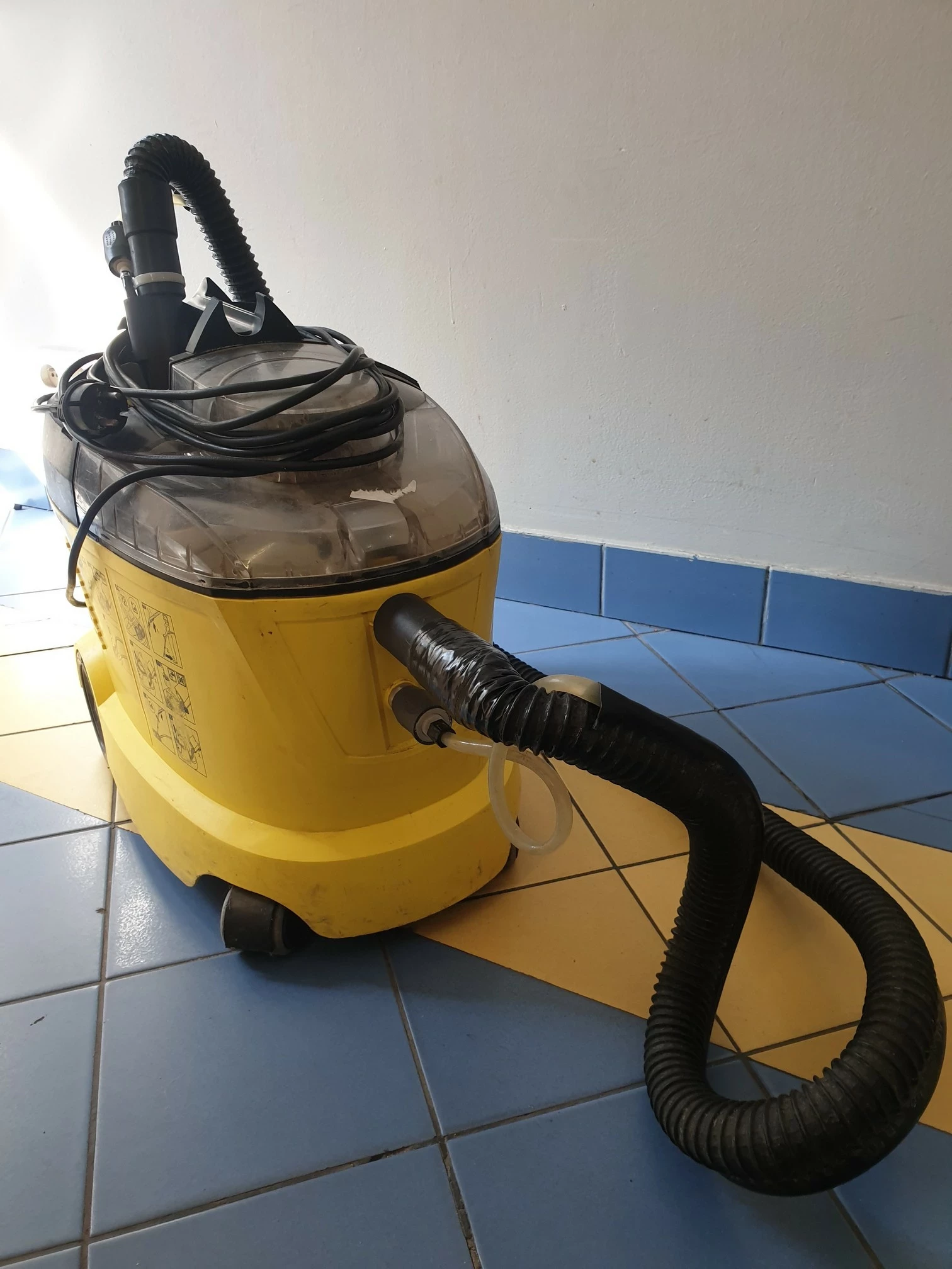 odkurzacz-pioracy-ekstrakcyjny-karcher-puzzi-81c-commercial-stan-11323-2