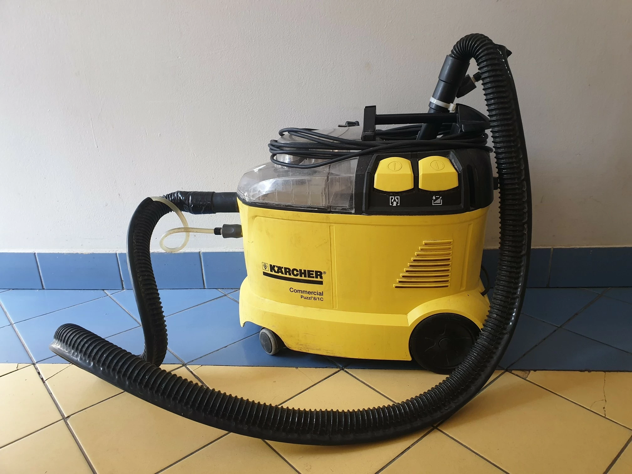 odkurzacz-pioracy-ekstrakcyjny-karcher-puzzi-81c-commercial-ean-gtin-4054278882529