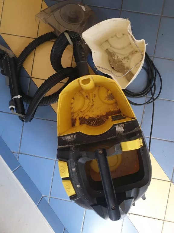 odkurzacz-pioracy-ekstrakcyjny-karcher-puzzi-81c-commercial-seria-puzzi