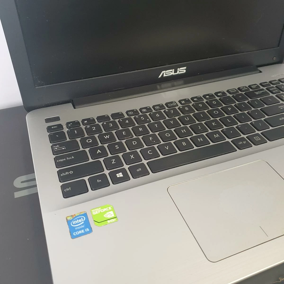 laptop-asus-f555l-156-i5-geforce-940-8-gb1-tb-hdd-win-10-seria-procesora-intel-core-i5