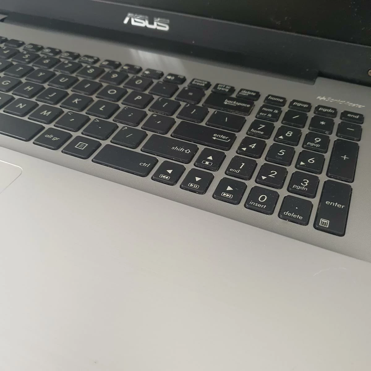 laptop-asus-f555l-156-i5-geforce-940-8-gb1-tb-hdd-win-10-rozdzielczosc-px-1366-x-768