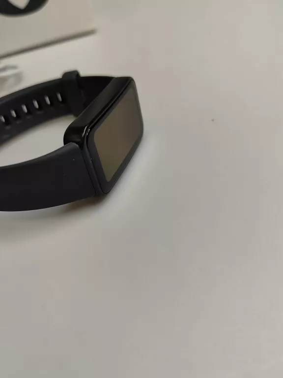 SMARTWATCH HUAWEI BAND 8  KOMPLET